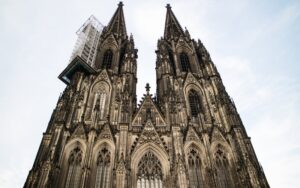 Read more about the article İstanbul – Köln Uçak Bileti 3.000 TL